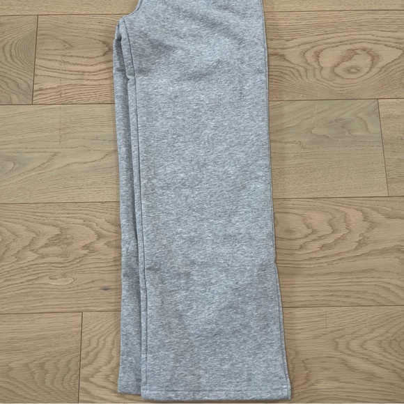 ALO Yoga Accolade Set Quarter Zip and Sweatpants Light Gray Unisex - Picture 12 of 16